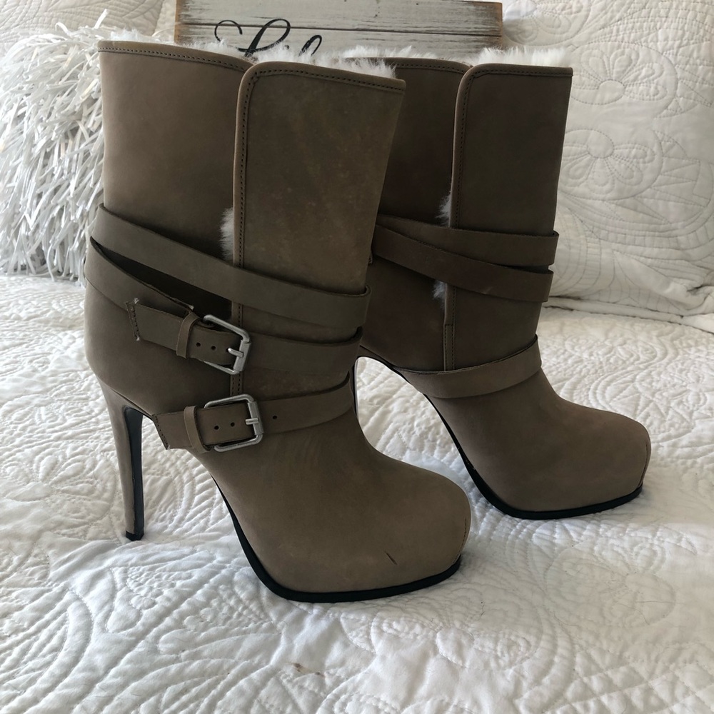 Boots with fur